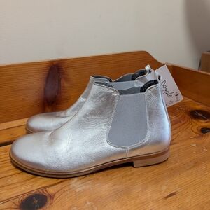 Bonpoint Silver Leather Chelsea Boots EU 39